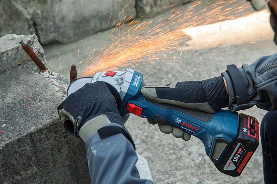 Bosch Professional GWS 180-LI Akülü Taşlama Makinesi (2*4.0 AH)