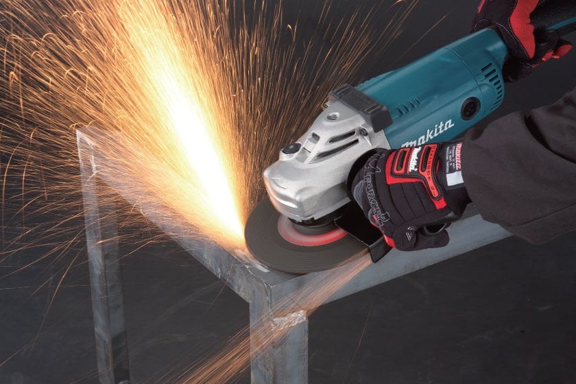 Makita GA7020 2200 W Büyük Taşlama Makinesi